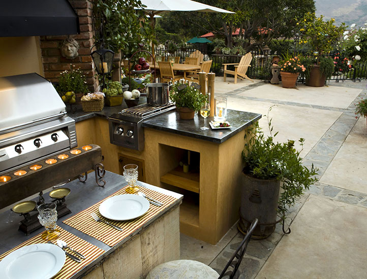 Outdoor Kitchen